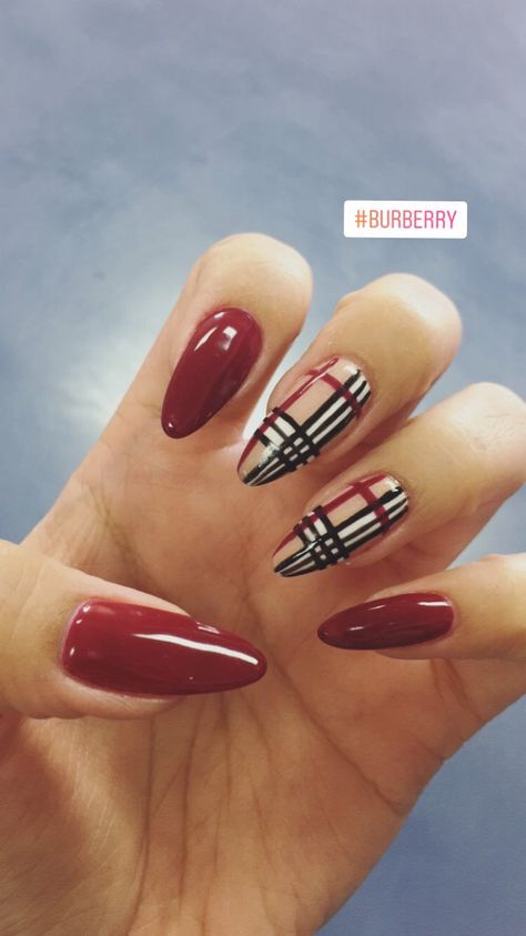 Almond Burberry Nails, Plaid Almond Nails, Burberry Nails Design, Nail Designs For Fall, Burberry Nails, Trendy Fall Nails, Plaid Nails, Fall Acrylic Nails, Nail Art Ideas