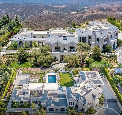 Mega Mansion Floor Plan, Bel Air Mansion, Castle House Design, Mansion Exterior, Luxury Houses Mansions, House Plans Mansion, Mansion Floor Plan, Dream Mansion, Mega Mansions