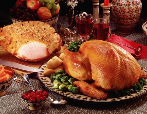 10 reasons why an Irish Christmas dinner beats a British one every time | The Irish Post Irish Christmas Dinner, Ham Christmas Dinner, What To Serve With Turkey, Ham Christmas, Ham Dinner Recipes, Christmas Dinner Sides, Christmas Dinner Recipes, Best Stuffing, Ham Dinner