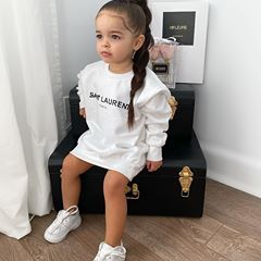 L E T I C I A P E R E Z (@littleleticiaperez) • Instagram photos and videos Girls Sweatshirt Dress, Girls Run The World, Winter Pullover, Dress Girls, Mesh Long Sleeve, Stylish Kids, Kids Outfits Girls, Girl Sweatshirts