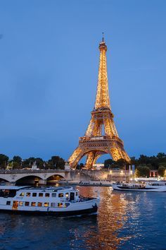 Torre Eiffel Paris, Eiffel Tower Photography, Paris Dream, France Aesthetic, Paris Vibes, Paris Pictures, Paris Tours, Paris Aesthetic, Voyage Europe