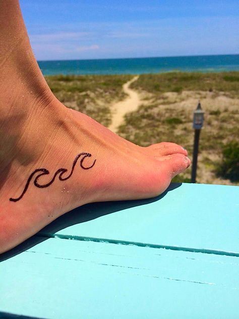 Sea waves henna tattoo Wave Henna Designs, Sea Henna Designs, Henna Tattoo Designs Ocean, Henna Designs Beach Theme, Wave Henna Tattoo, Henna Sea Animals, Henna Ocean Designs, Henna Tattoo Designs Summer, Pirate Henna