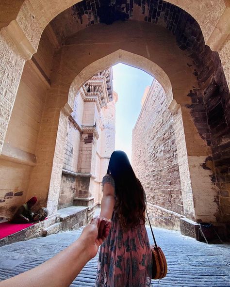 Jas & Mey | Creative Direction on Instagram: “Mehrangarh Fort, Jodhpur, Rajasthan ____________ Last month, we visited Rajasthan. And the feedback we got from our ‘experimental’…” Jaisalmer Instagram Story, Mehrangarh Fort Jodhpur Photoshoot, Jaisalmer Fort Photography, Fort Pictures Ideas, Fort Poses Ideas, Jodhpur Photography Poses, Mehrangarh Fort Jodhpur Photography, Rajasthan Outfit Ideas In Winter, Jodhpur Photoshoot