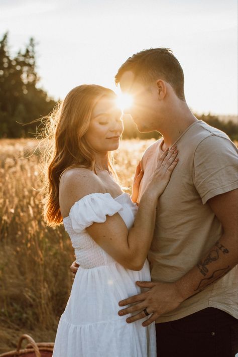 Fall Golden Hour Couples Shoot, Golden Hour Photoshoot Couples, Engagement Photos Golden Hour, Golden Hour Couples Shoot, Golden Hour Engagement Pictures, Golden Hour Family Photos, Golden Hour Photoshoot, Couples Picture, Anniversary Shoot