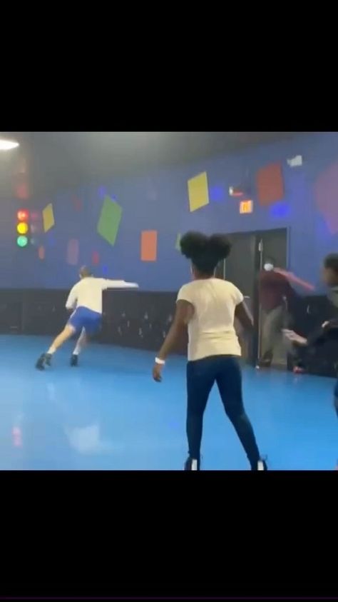 barstoolsports on Instagram: The Tyreek Hill of roller skating @spittinchiclets (via @JonathanG2003) Roller Skating Memes Funny, Tyreek Hill, Lil Wayne, Roller Skating, Funny Pins, Funny Pics, Memes Funny, Skating, Funny Pictures