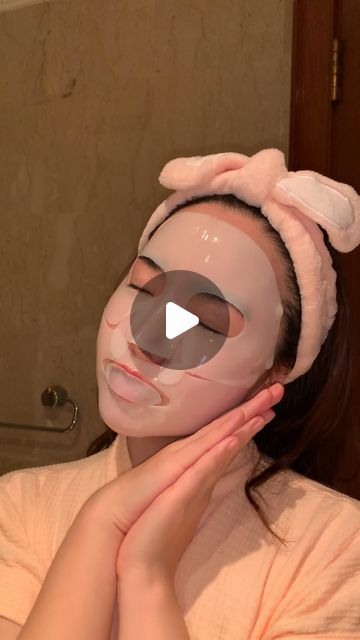 Jamie ∥ Korean Skincare🌴 on Instagram: "📌Applying Korean hydrogel mask for 8 hours - Overnight skincare ➡️Product: @biodance_global Bio-Collagen Real Deep Mask ➡️Review: Unscented hydrogel mask I found suitable for cooling down and hydration. I found using it overnight burdens my skin a bit so I prefer using it for 3-4 hours! #biodancecollagenmask #koreanfacemask #biocollagenrealdeepmask #hydrogelmask #koreanskincareproducts #바이오던스 #하이드로겔마스크" Bio Dance Collagen Mask, Biodance Collagen Mask, Biodance Mask, 2024 Energy, Hydrogel Mask, Overnight Skin Care, Korean Mask, Korean Face Mask, Collagen Mask