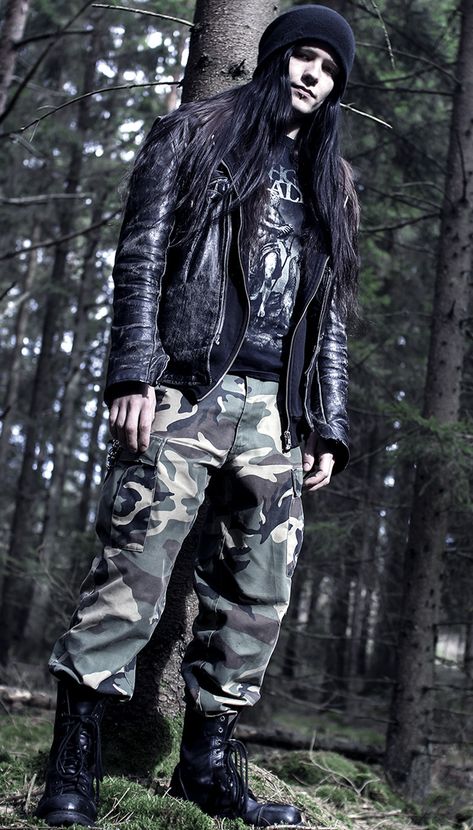 Oskar Fahlėn — Finally we got some snow here in my town in... Metal Head Outfits, Black Metal Fashion, Diy Goth Clothes, Metalhead Fashion, Metalhead Guy, Alt Outfits, Metal Head, Dark Outfits, Metal Fashion