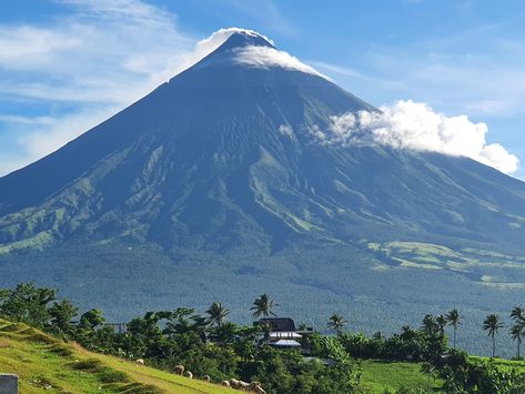 Mayon Volcano Aesthetic Wallpaper, Malong Malong Philippines, Mt Mayon Philippines, Bulacan Philippines, Mt Mayon, Mountain In Philippines, Bts Jungkook, Pretty Wallpapers, Philippines