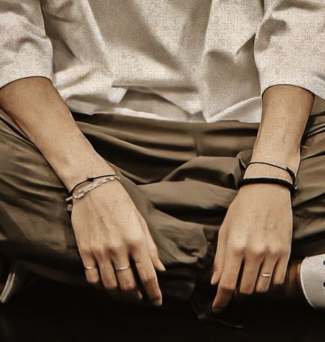 Taehyungs Hand, Pretty Hands, Kim Taehyung Wallpaper, Bts Korea, V Taehyung, His Hands, Bts Boys, Bts Taehyung, Jeon Jungkook