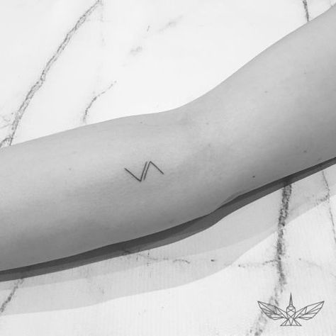 Clean and simple, but it'll still make people wonder. Tattoos For Women Small Meaningful, Small Tattoos For Women, Unique Tattoos For Women, Inspiration Tattoos, Small Girl Tattoos, Tattoos Geometric, Friendship Tattoos, Cute Tiny Tattoos, Tiny Tattoo