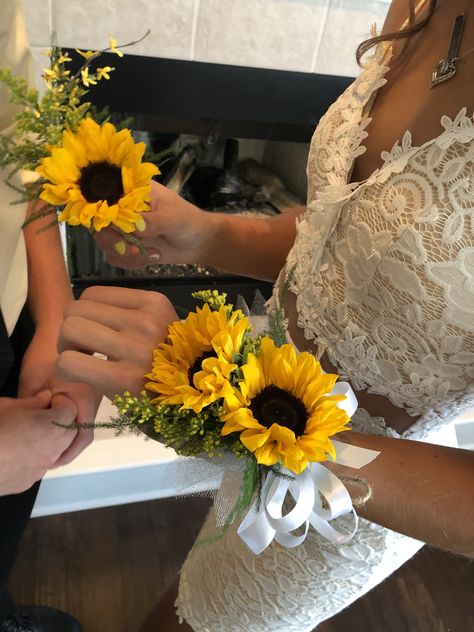 Sunflower Wrist Corsage Wedding, Sunflower Corsage And Boutonniere, Sunflower Wrist Corsage, Fishing Boutonniere, Sunflower Bridesmaid Bouquet, Sunflower Corsage, Sunflower Boutonniere, Homecoming 2024, Wedding Reception Themes