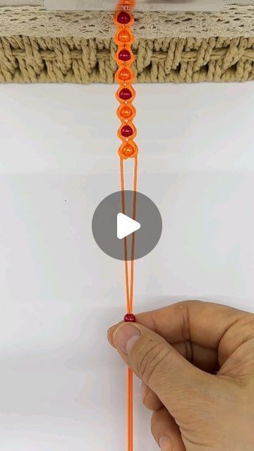 How To Knit A Bracelet, Capri Bracelet Tutorial, Bread Bracelet, Handmade Bracelets Tutorial, Sliding Knot Bracelet, Handmade Tutorial, Macrame Jewelry Tutorial, Macrame Bracelet Diy, Beaded Braclets