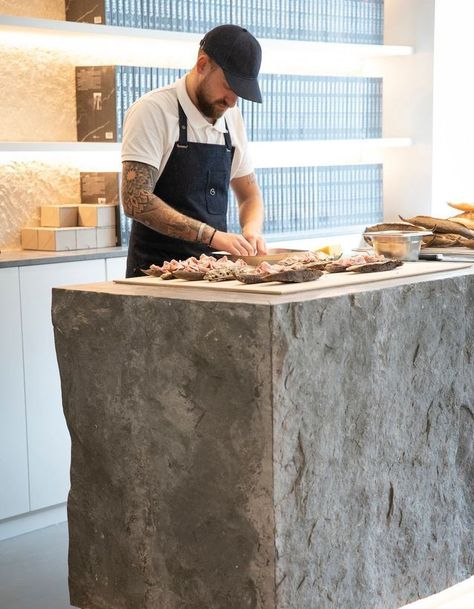 Cédric Grolet Opéra - Picture gallery Cedric Grolet, Stone Counter, Simple Cafe, Business Club, Parisian Architecture, Urban Design Concept, Food Retail, Stone Counters, Cafe Shop Design