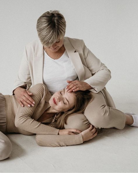 Couples Kitchen Photoshoot, Grandmother Photoshoot, Mom And Daughter Photoshoot, Mother Daughter Photography Poses, Mom Daughter Photography, Mom Daughter Photos, Mommy Daughter Photoshoot, Mother Daughter Poses, Daughter Photo Ideas