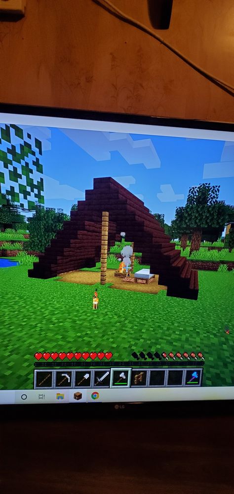 Campfire, tent, bed. Camping Tent In Minecraft, Campfire Minecraft Ideas, Tent Minecraft, Minecraft Tent, Minecraft Camp, Mc Builds, Camp Ground, Tent Bed, Minecraft Interior