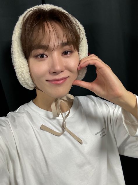 boo seungkwan Seungkwan Selca Cute, Seungkwan Weverse, Vernon Chwe, Boo Seungkwan, Seventeen Debut, Seventeen Wallpapers, Best Kpop, Pledis Entertainment, Korean Hairstyle