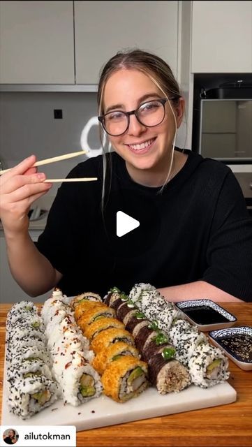 Fried Sushi Rolls, Homemade Sushi Rolls, Sushi Fillings, Fried Sushi, Wet Hands, Nori Seaweed, Homemade Sushi, Honey Sauce, Homemade Recipe