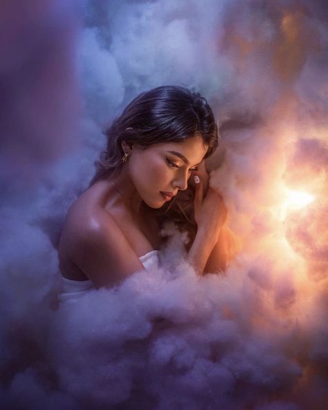 Head Angles, Cloud Photos, Clouds Photography, Creative Photoshoot Ideas, Creative Portrait Photography, Halloween Photoshoot, Photography Poses Women, Shooting Photo, In The Clouds