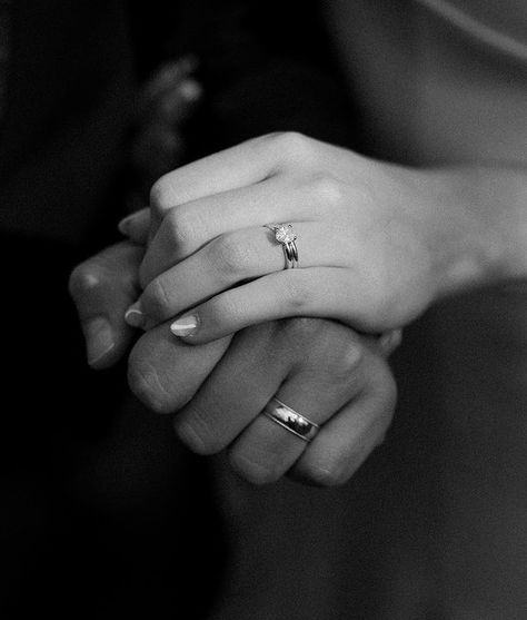 Engagement Party Photo Ideas, Ring Photoshoot, Wedding Rings Emerald Cut, Wedding Ring Pictures, Engagement Ring On Hand, Birmingham Wedding, Wedding Rings Photos, Emerald Wedding Rings, Wedding Hands