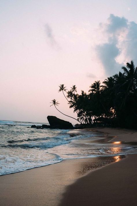 A beautiful beach in Sri Lanka! Quotes Lost, Perjalanan Kota, Photography Quotes, Pacific Crest Trail, Photography Beach, Ideas Vintage, Beach Lifestyle, Vintage Nature, Summer Bucket Lists