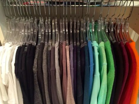 Lifehacks For Everyday Objects You’ve Been Using Wrong - Traveler Door Color Organization Closet, Color Coordinated Closet, Chaos To Order, How To Organize Your Closet, Professional Organizing, Clothes Closet Organization, Clothes Pin Crafts, Hanging Clothes, Closet Organizers