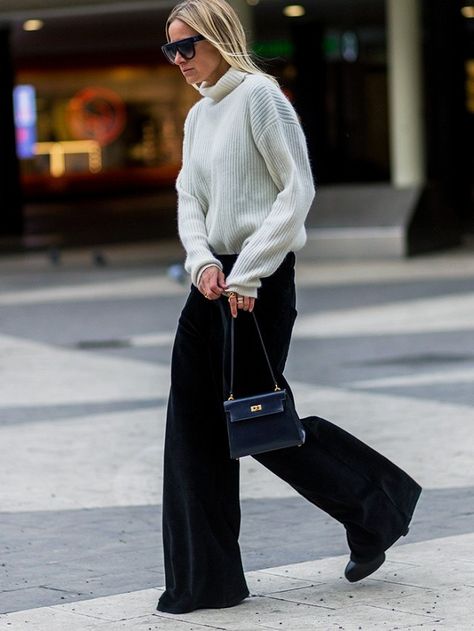 Stockholm Fashion Week: slouchy monochrome separates. Swedish Style Women, Scandi Chic Fashion, Norwegian Style Fashion, Swedish Fashion Women, Swedish Style Fashion, Danish Style Fashion, Stockholm Autumn, Scandi Style Fashion, Danish Street Style