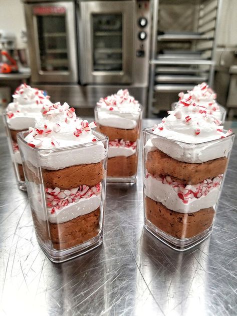 Perfectly Portioned Peppermint Chocolate Mousse Shooters - the CAMBRO blog Chocolate Mousse Shooters, Mini Desserts Shooters Recipes, Mousse Shooters, Mini Dessert Shooters, Dessert Shooters Recipes, Chocolate Mousse Desserts, Chocolate Mousse Cups, Peppermint Dessert, Favorite Holiday Desserts