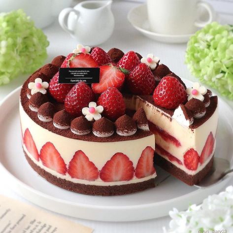 Chocolate Mousse Cake With Strawberries, Aesthetics Cake, Strawberry Mousse Cake, Valentine Cakes, Cheese Mousse, Draw Food, Strawberry Tiramisu, Dessert Aesthetic, Strawberry Heart