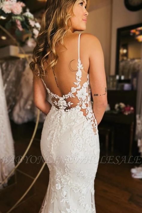 Wedding Dresses Slim Fit, Wedding Dress Tight, Slim Wedding Dress, Lace Fishtail Wedding Dress, Lace Fitted Wedding Dress, Wedding Dresses Open Back, Slim Wedding Dresses, Bride Things, Form Fitting Wedding Dress