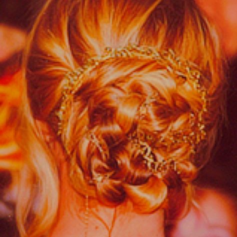 An elegant bun. Courtesy of Jennifer Lawrence Katniss Hair, Grecian Hairstyles, Jennifer Lawrence Hair, Party Hairstyles, Dream Hair, Jennifer Lawrence, Lovely Things, Aesthetic Hair, Hair Dos