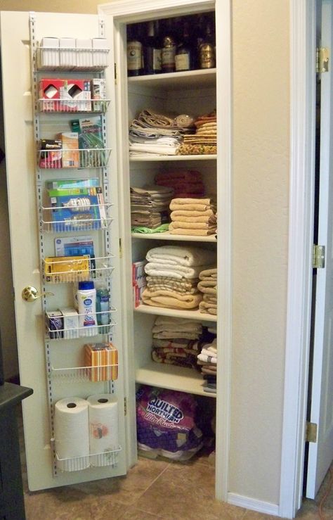 Maximum Storage In A Small Linen Closet Small Linen Closet Organization, Small Linen Closet, Diy Kast, Small Linen Closets, Organize Office, Organiser Son Dressing, Bathroom Linen Closet, Linen Closet Storage, Laundry Room Storage Shelves