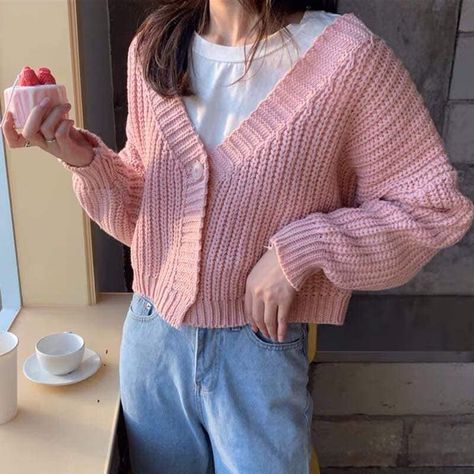 Pink Cardigan Outfit, Cardigan Outfit Aesthetic, Cardigan Outfit, Cardigan Outfits, Korean Fashion Trends, Pink Cardigan, Fall Coat, Sweater Coats, Outfits Aesthetic