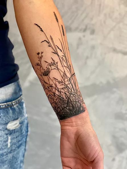 Natur Tattoo Arm, Botanisches Tattoo, Botanical Tattoo Design, Earthy Tattoos, Body Tattoo Design, Nature Tattoo Sleeve, Studio Tattoo, Wildflower Tattoo, Mushroom Tattoos