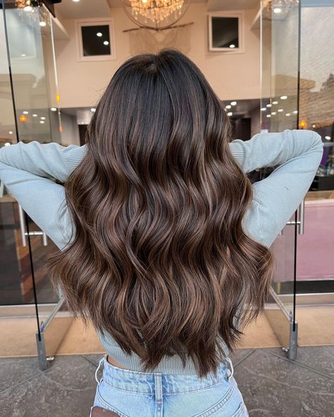 Highlights Brown Hair Balayage, Cold Hair, Formal Hairstyles For Long Hair, Brown Hair Looks, Brown Hair Inspo, Brunette Hair With Highlights, Brown Hair Balayage, Zone 2, Hairdo For Long Hair