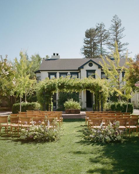 A beautiful 40 guest wedding in Sonoma from last month. Sonoma will always have my heart and MacArthur with @meagbreanneevents is always a fave!!! So thankful to have now photographed 3 special weddings there. Photo @catherinemarietaylor.co Planning + Design @meagbreanneevents Floral @musefloralco Beauty @themakeupdolls Paper goods @studio_lameraner Photobooth @photomatica Venue @macarthurplace Linens @bbjlatavola Rentals @encoreeventsrentals Music @richmediacompany Officiant @wed... Macarthur Place Sonoma Wedding, Proposal Locations, Sonoma Wedding, Perfect Proposal, Marrying My Best Friend, Wedding Linens, Mansion Wedding, Wedding Event Planning, So Thankful