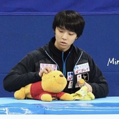 Yuzuru Hanyu Icon, Yuzuru Hanyu Pfp, Yuzuru Hanyu Boyfriend Material, Yuzuru Hanyu Icons, Yuzuru Hanyu Pooh, Canadian Forest, Ice Skating Outfit, Ice Hockey Players, Skater Boy