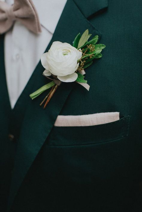 Boutonnière | Groom Grooms Wedding Suit, Green Boutonniere, Groomsmen Boutonniere, Flowers And Greenery, Prom Flowers, Groom Boutonniere, Modern Hotel, Boutonniere Wedding, Wedding Suit