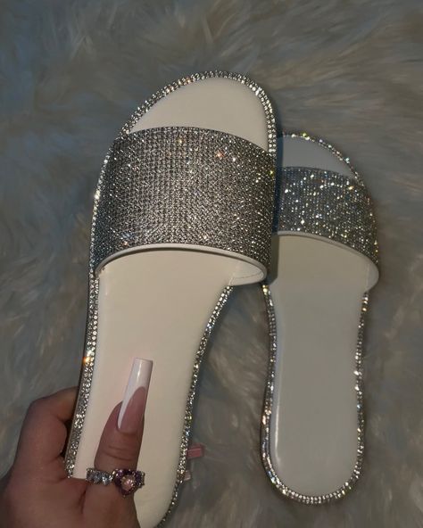 Sparkly Chanclas, Copy And Paste Latina Outfits, Copy And Paste Latina, Rhinestone Slides, Ankle Strap Chunky Heels, Latina Outfits, Pretty Sandals, Cute Slippers, Copy And Paste