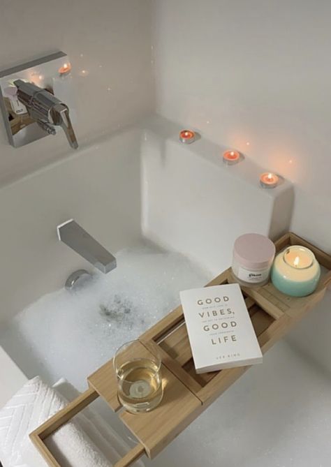 Spa Self Care, Self Care Bath, Winter Bath, Aesthetic Wellness, Bath Aesthetic, Girl Therapy, 75 Hard, Bathtub Tray, Spa Night