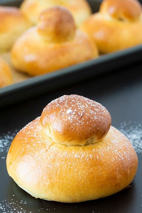 Sicilian Brioche. Have a taste of Sicily with this authentic Italian bread! Delicious and so easy to prepare at home, it will surely become one of your favorites for breakfast or snack! Bread | Italian | Sicilian | Recipe | Snack. #breadrecipes #italianrecipes #sicilianrecipes #brioche #italianbread #authenticitalian #italianfood Sicilian Brioche, Authentic Italian Bread, Italian Brioche, Sicilian Recipes Authentic, Authentic Italian Desserts, Bread Italian, Italian Desserts Easy, Snack Bread, Italian Snacks