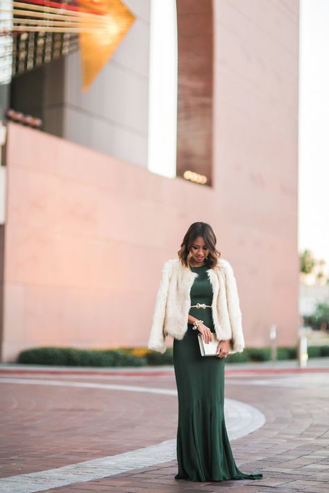 Long Dress In Winter, Red Maxi Dress Outfit, Winter Maxi Dress Outfit, Maxi Dress Outfit Ideas, Dress Jacket Outfit, Black Maxi Dress Outfit, Green Holiday Dress, Dress Coat Outfit, Maxi Dress Outfit Fall