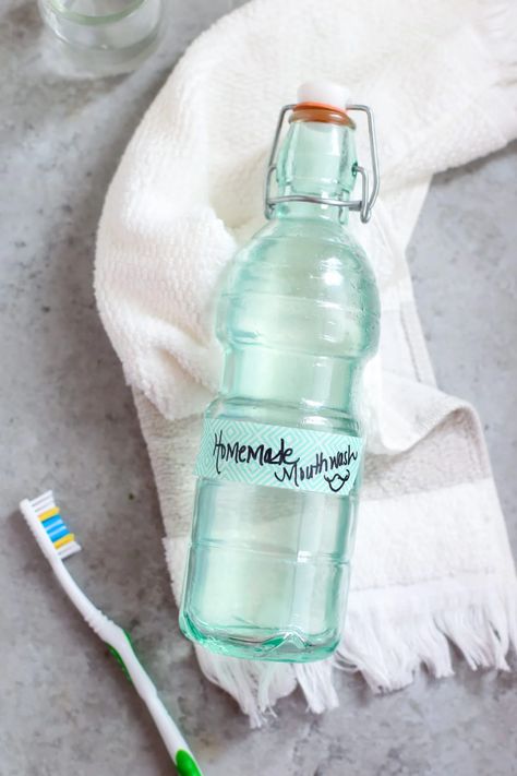 Easy Homemade Mouthwash - Live Simply Aloe Vera Mouthwash Diy, Natural Diy Products, Aloe Vera Uses, Homemade Mouthwash, Best Mouthwash, Natural Mouthwash, Homemade Toothpaste, Yoga Information, Essential Oils Collection