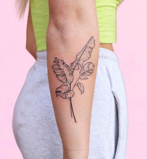 banana leaf and monstera leaf tattoo Tropisches Tattoo, Blatt Tattoos, Botanisches Tattoo, Plant Tattoos, Tropical Tattoo, Leaves Tattoo, Leaf Tattoo, Handpoke Tattoo, Plant Tattoo