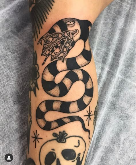 Sandworm Beetlejuice Tattoo, Gothic Traditional Tattoo, Sb Tattoos, Sandworm Beetlejuice, Beetlejuice Tattoo, Halloween Tattoos Sleeve, Horror Tattoos, Tattoo 2023, Traditional Tattoo Inspiration