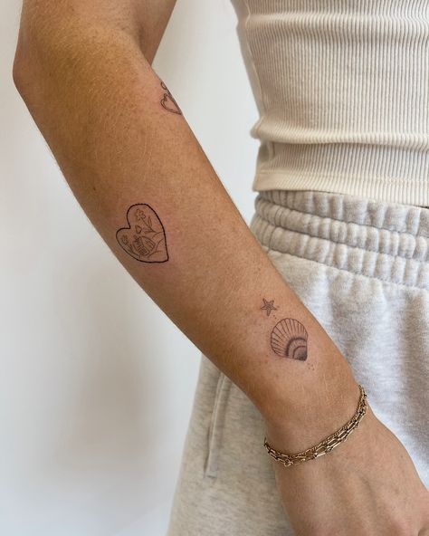 Tiny tattoo ideas, small tattoos, shell tattoo, patch tattoo, locket tattoo, scattered tattoos Scattered Tattoos, Patch Tattoo, Tiny Tattoo Ideas, Locket Tattoos, Sticker Sleeve, Shell Tattoo, Shell Tattoos, Tiny Tattoo, Tiny Tattoos