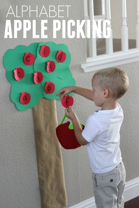 Post-It Fall Apple Picking Activity for Toddlers - Toddler Approved Fall Literacy Activities For Toddlers, Rosh Hashanah Crafts Preschool, Apple Picking Activity, Fall Apple Picking, Alphabet Project, Apple Crafts, Apple Lessons, Apple Preschool, Apple Unit