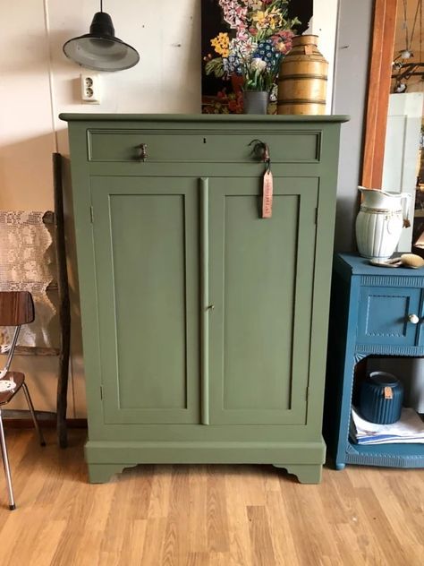 Shoe Cupboard, Green Furniture, Refurbished Furniture, Flipping Furniture, Bedroom Furniture Sets, Fixer Upper, Interior Inspiration, Vintage Furniture, Painted Furniture