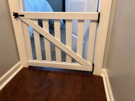 DIY Baby Gate - Or Dog Gate - The Little Frugal House Door Gate For Dogs, Diy Gate For Deck, Diy Half Door Gate, Indoor Gate Ideas, Diy Porch Gate, Porch Gate Ideas, Dog Cupboard, Dog Gate Ideas, Half Door Gate