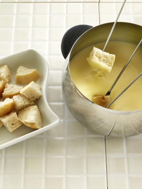 Easy Entertaining With Homemade Cheese Fondue: Cheese Fondue Swiss Cheese Fondue Recipe, Cheese Fondue Recipe Easy, Easy Fondue Recipes, Best Cheese Fondue, Easy Cheese Fondue, Fondue Cheese, Swiss Cheese Fondue, Easy Fondue, Beer Cheese Fondue