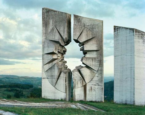 Kadinjača, Serbia. Monumental Architecture, Brutalism Architecture, Brutalist Architecture, Paris Photos, Concrete Blocks, Brutalism, Public Art, Abandoned Places, Antonio Mora Artwork